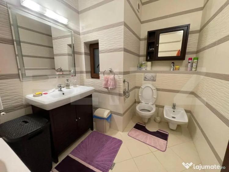 Casă cu 7 camere cu Teren 252 Mp în Semicentral