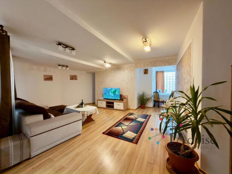 Apartament cu 4 camere semidecomandat în Schei