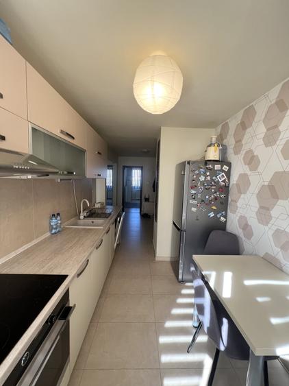 Apartament cu 3 camere decomandat, mobilat în Tipografilor