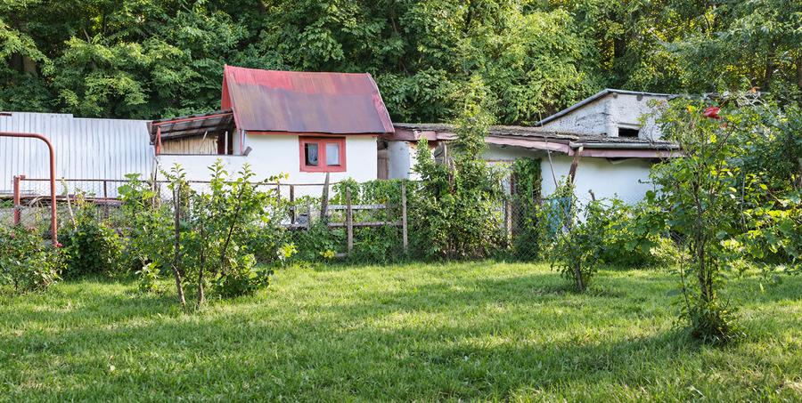 Casă individuală cu 4 camere cu Canalizare în Răcădău