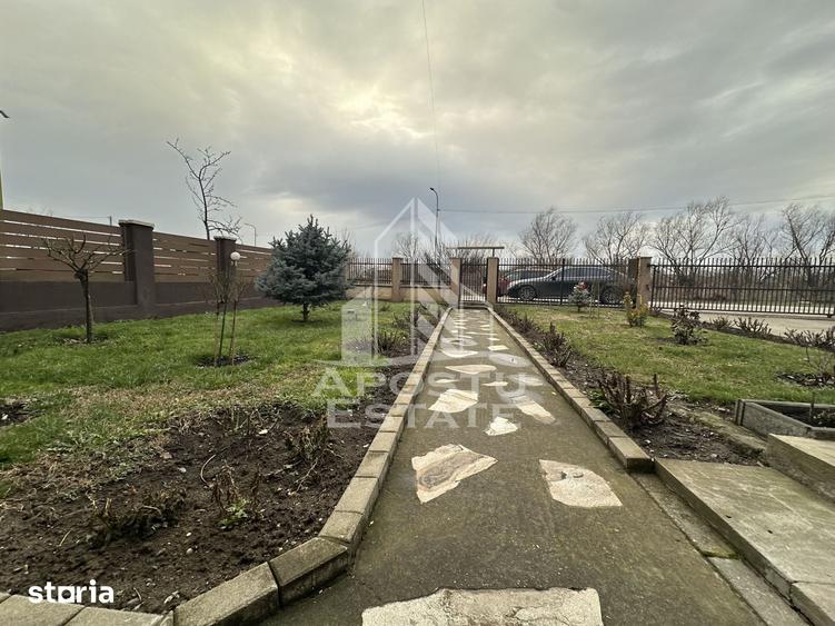Casă cu 5 camere cu Teren 306 Mp în Sânmihaiu Român