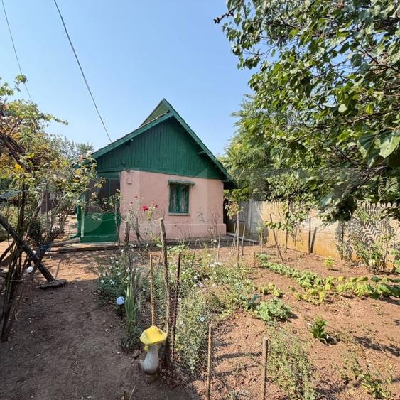 Casă individuală cu 3 camere cu Teren 1700 Mp în Exterior Est