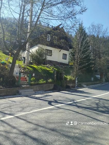 Casă cu 6 camere cu Teren 1200 Mp în Cheia