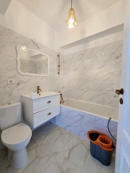 Apartament cu 3 camere decomandat în Dobroești