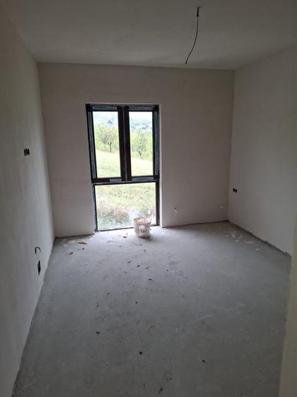 Duplex cu 4 camere cu Canalizare în Dezmir