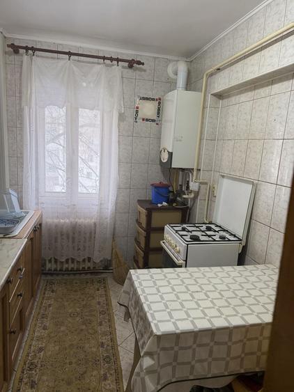 Apartament cu 3 camere decomandat în Sud