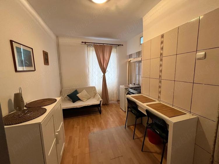 Garsonieră decomandată în Sud