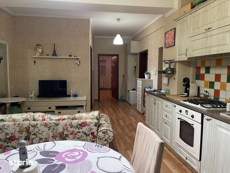 Apartament cu 3 camere semidecomandat în Central