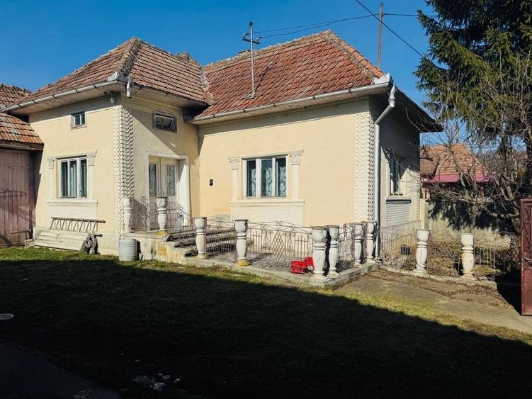Casă cu 3 camere în Panticeu