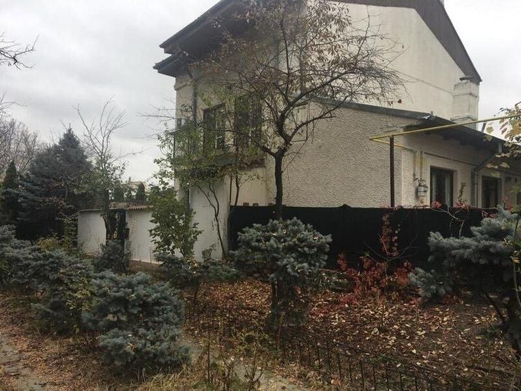 Casă individuală cu 6 camere cu Canalizare în Cotroceni