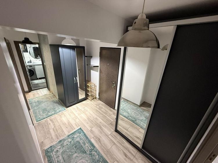 Apartament cu 3 camere decomandat în E3