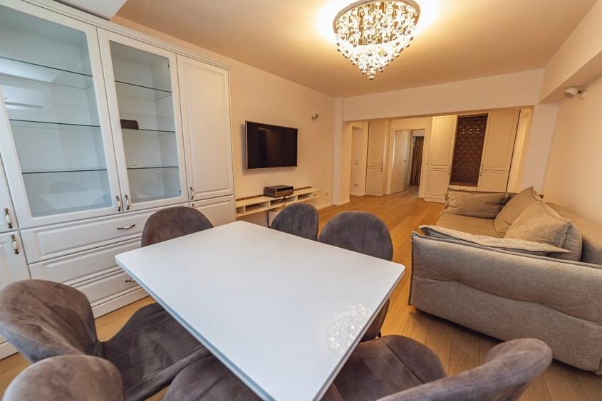 Apartament cu 4 camere, mobilat în Unirii