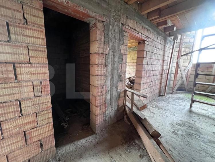 Casa la ro?u de vanzare in Santana de Mure? - 7