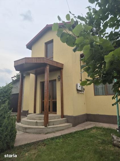 Casă cu 5 camere cu Teren 700 Mp în Șendreni