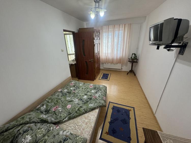 Apartament cu 2 camere semidecomandat, mobilat în Casa de Cultură