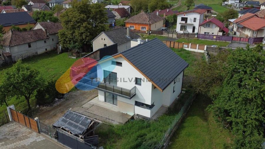 Casă individuală cu 4 camere cu Canalizare în Gilău