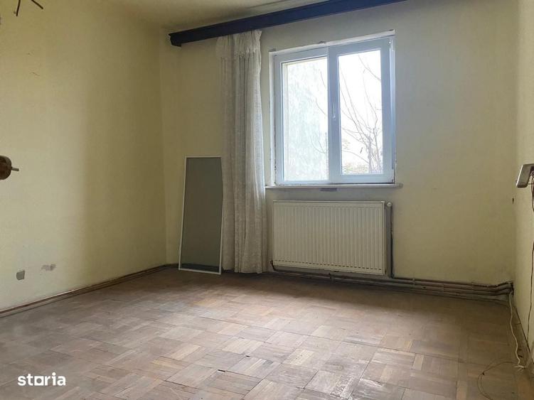 Apartament cu 3 camere în Micro 6