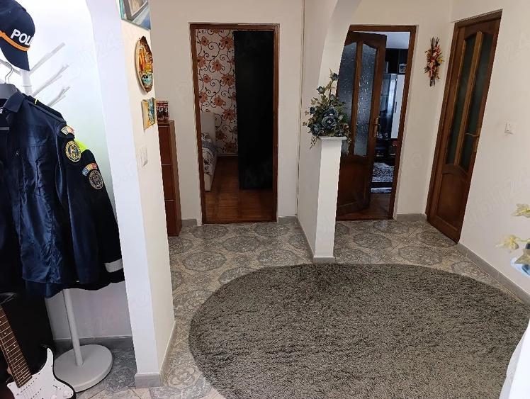 Apartament cu 4 camere decomandat în Dărmănești