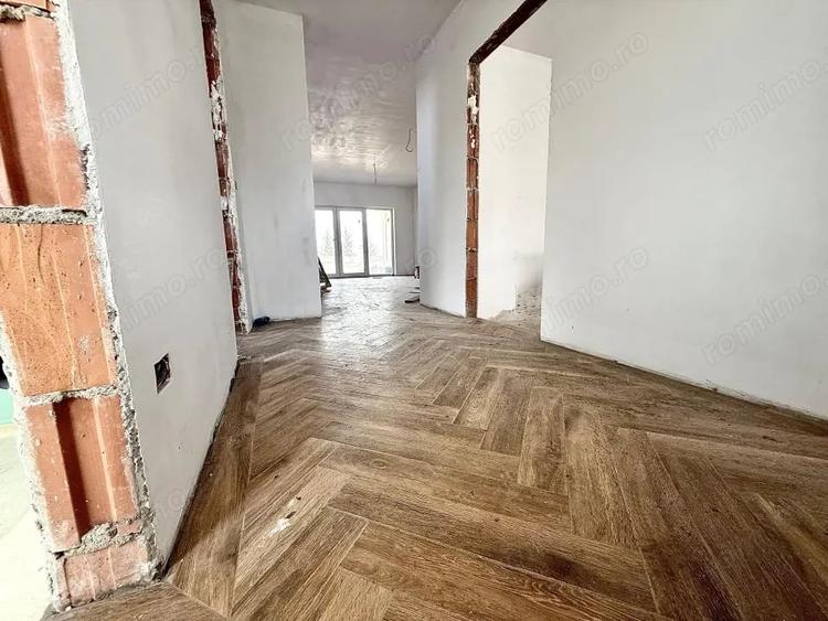 Casă cu 5 camere cu Teren 360 Mp în Urseni