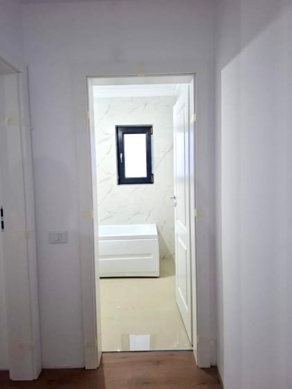 Apartament cu 3 camere semidecomandat în Ipotești