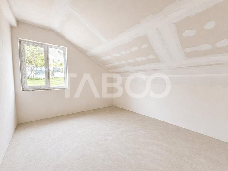 Duplex cu 4 camere cu Canalizare în Tăuți