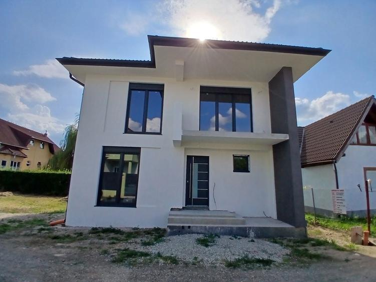 Casă cu 3 camere în Șelimbăr