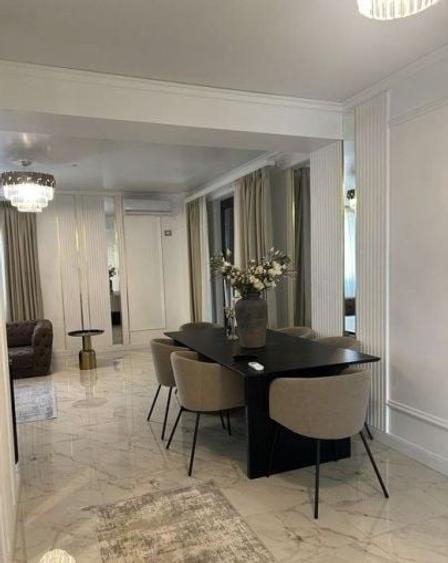 Apartament cu 3 camere decomandat, mobilat în Palazu Mare
