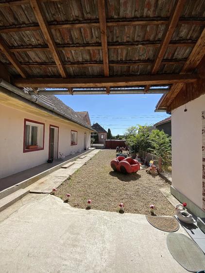 Casă cu 4 camere cu Teren 1040 Mp în Horia