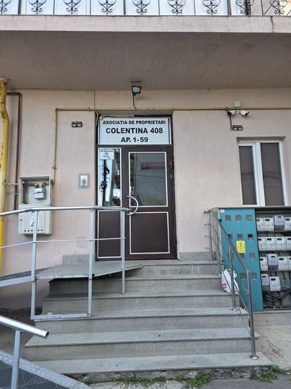 Apartament cu 3 camere semidecomandat în Fundeni