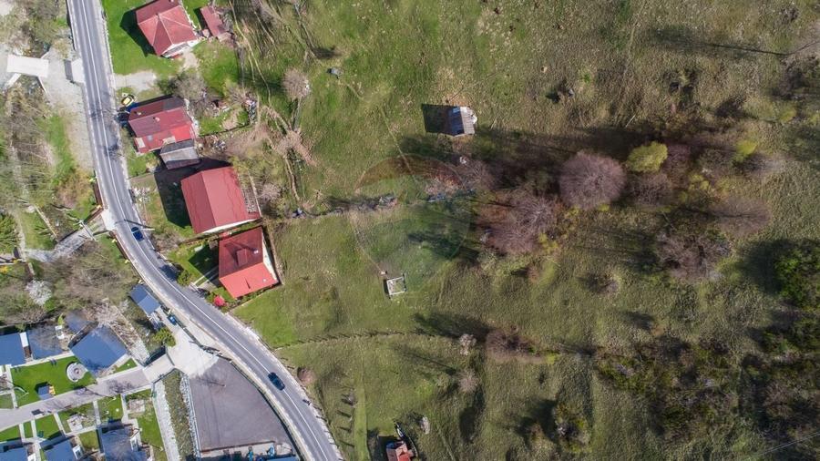 Teren Construcții intravilan de 5735 mp, în Moieciu
