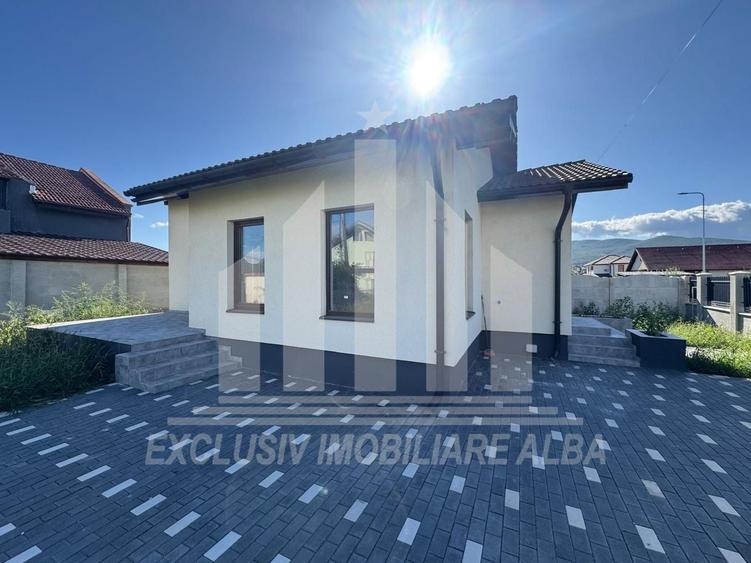 Casă individuală cu 3 camere cu Canalizare în Micești
