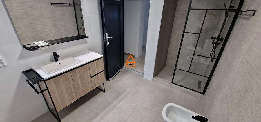 Casă individuală cu 5 camere cu Canalizare în Bucium