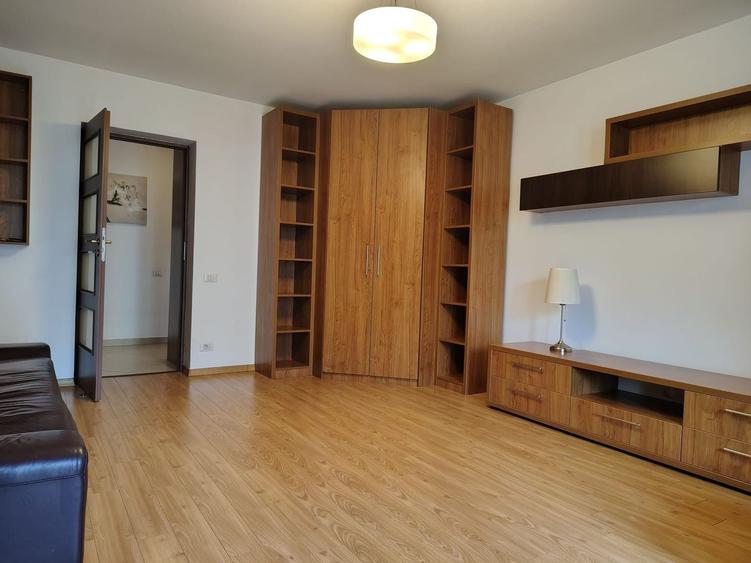 Apartament cu 3 camere decomandat, mobilat în Națiunile Unite