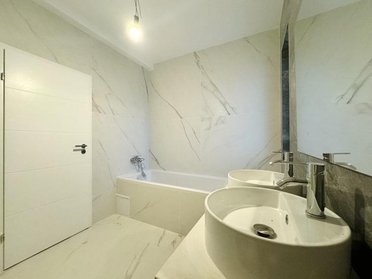 Duplex cu 4 camere cu Canalizare în Remetea Mare
