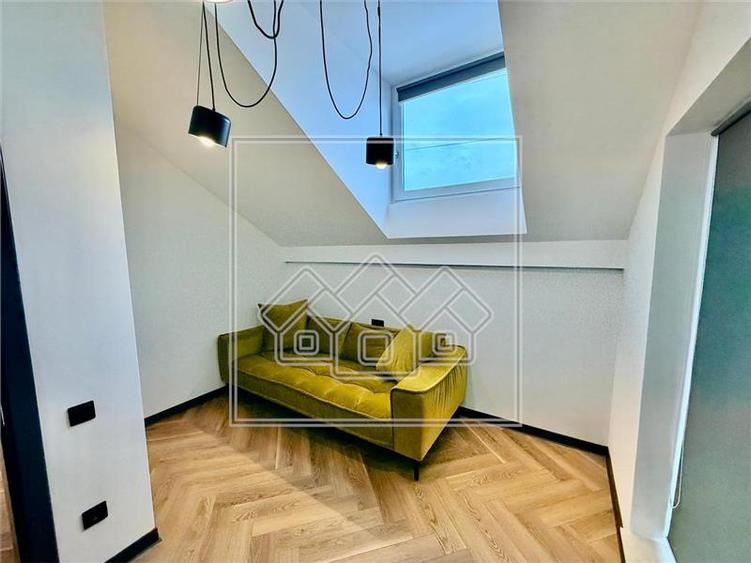 Apartament cu 3 camere nedecomandat, mobilat în Turnișor