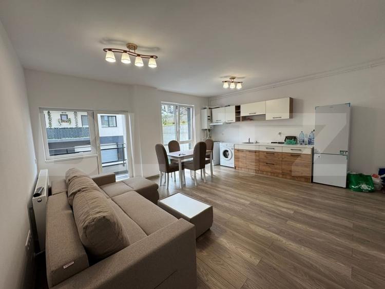 Apartament cu 3 camere semidecomandat, mobilat în Florești