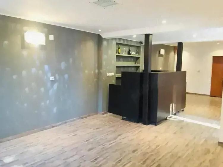 Spațiu comercial, de 200 mp, în Central