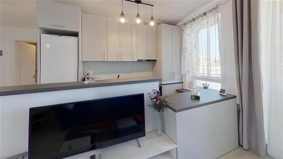 Apartament cu 2 camere decomandat, mobilat în Tractorul