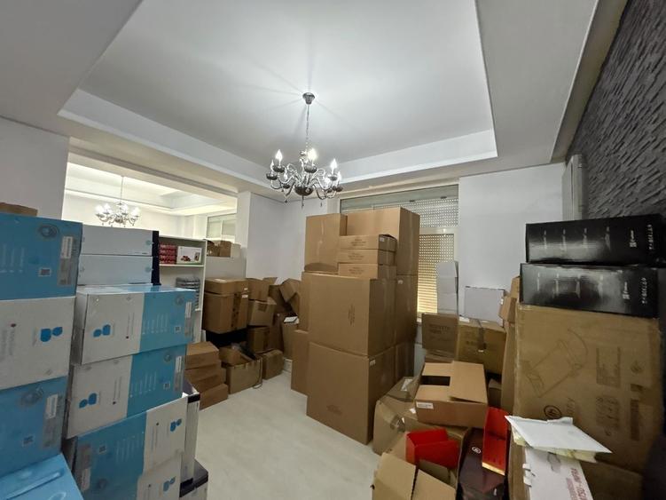 Apartament cu 4 camere semidecomandat în Universitate