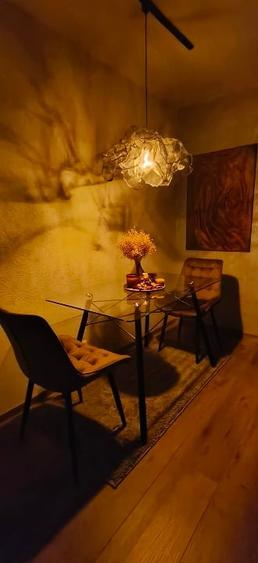 Apartament cu 3 camere semidecomandat, mobilat în Romanilor