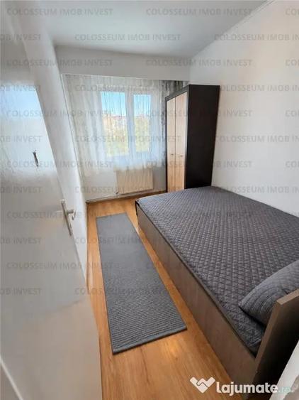 Apartament cu 3 camere semidecomandat în Florilor