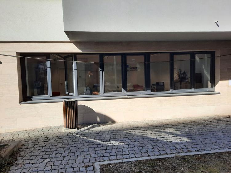 Birou, de 62.900001525879 mp, în Central