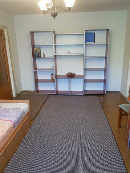 Apartament cu 3 camere semidecomandat, mobilat în Drumul Taberei