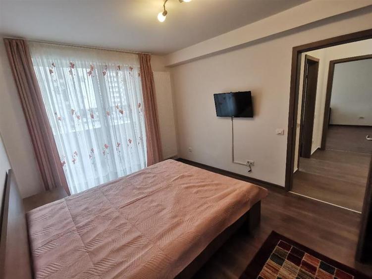 Apartament cu 2 camere decomandat, mobilat în Tractorul