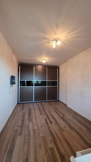 Apartament cu 3 camere semidecomandat în Vitan-Bârzești