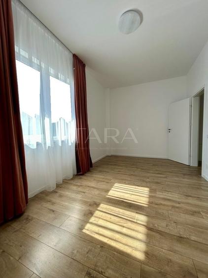 Apartament cu 3 camere semidecomandat în Florești