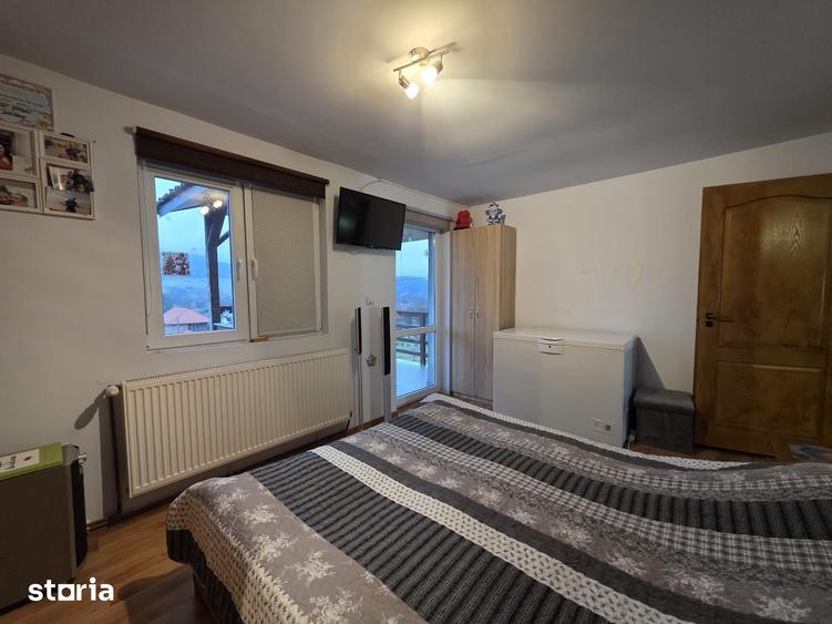 Casă cu 4 camere cu Teren 1600 Mp în Hărău