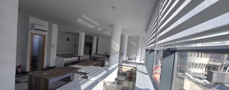 Birou, de 252 mp, în Central