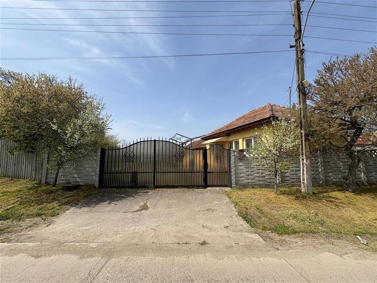 Casă cu 2 camere cu Teren 1090 Mp în Pielești