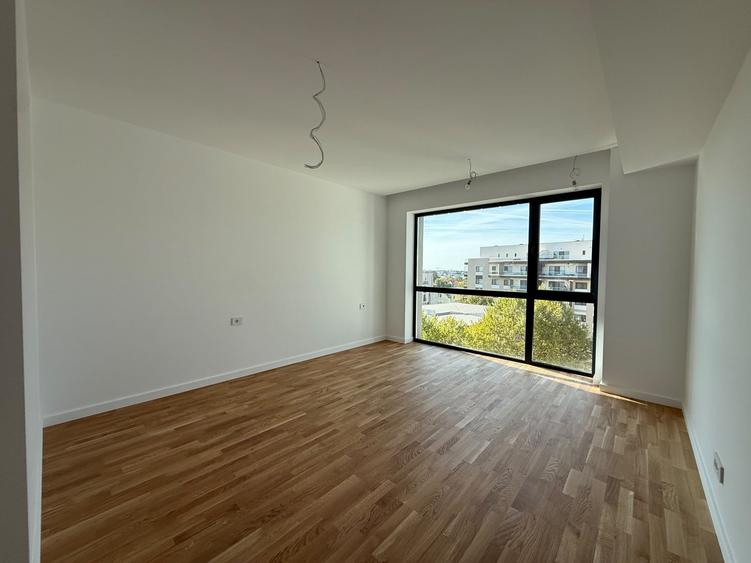Apartament cu 3 camere semidecomandat în Pipera